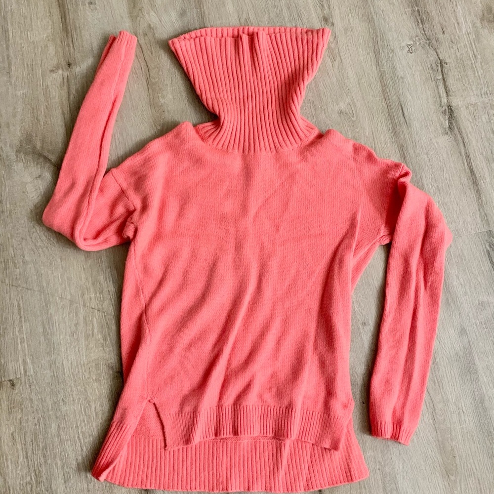 GAP coral turtle neck sweater size S
